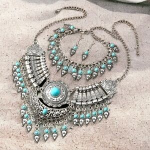 3 PC set. Necklace, Bracelet, and Earring Set